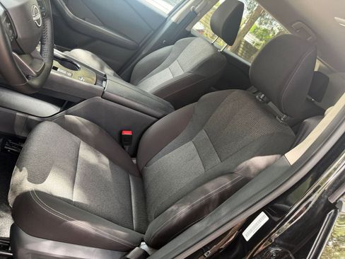 Used 2025 Nissan Rogue SV FWD image 37