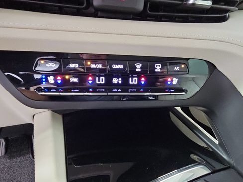 Certified 2023 Buick Envision Avenir FWD image 20