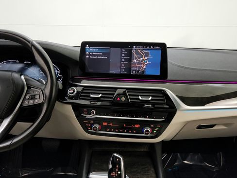 Used 2021 BMW 530e xDrive w/ Premium Package AWD/4WD image 25