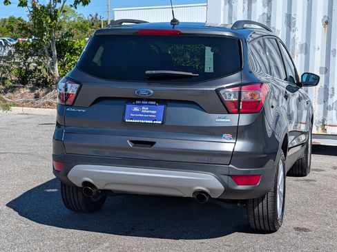 Used 2018 Ford Escape SE image 4