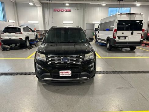 Used 2017 Ford Explorer Limited w/ Equipment Group 301A AWD/4WD image 8