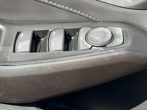 Used 2023 Chevrolet Traverse LT FWD image 18