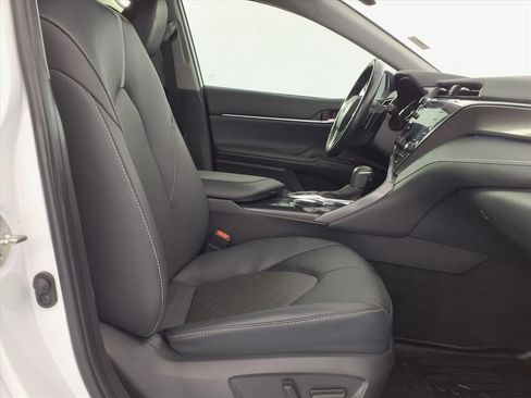 Used 2020 Toyota Camry XSE image 4