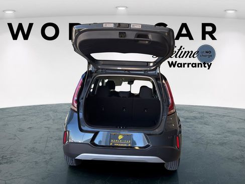 Used 2025 Kia Soul LX w/ LX Technology Package FWD image 9