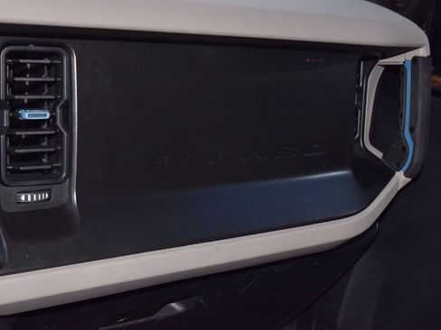 Used 2023 Ford Bronco Wildtrak image 37