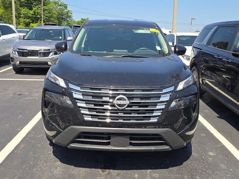 Used 2025 Nissan Rogue SV FWD image 2