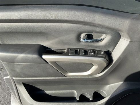 Used 2023 Nissan Titan SV image 12