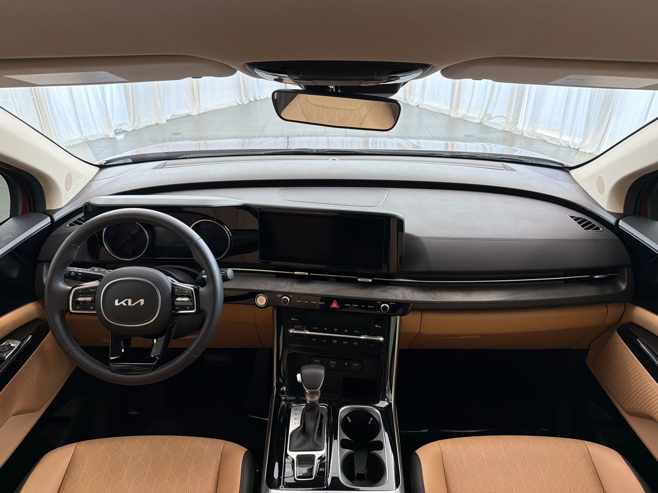 Used 2024 Kia Carnival EX FWD image 17