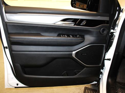 New 2025 Jeep Wagoneer L Series II image 30