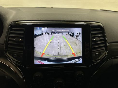 Used 2020 Jeep Grand Cherokee Limited X image 25