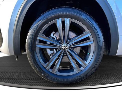 Used 2022 Volkswagen Atlas Cross Sport SEL R-Line image 34