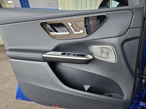 Used 2024 Mercedes-Benz GLC 300 4MATIC image 28