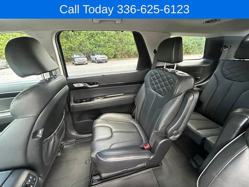 Used 2022 Hyundai Palisade Limited w/ Winter Package FWD image 15