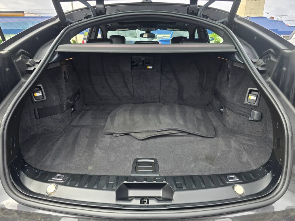 Used 2017 BMW 535i Gran Turismo RWD image 16