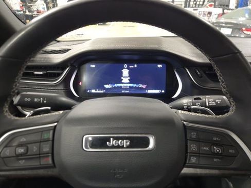 Used 2024 Jeep Grand Cherokee L Limited w/ Luxury Tech Group II image 16