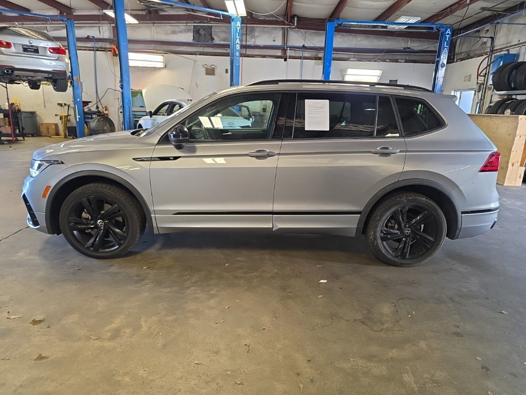 Used 2023 Volkswagen Tiguan SE R-Line FWD image 2