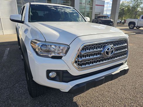 Used 2016 Toyota Tacoma TRD Off-Road w/ Towing Package image 15