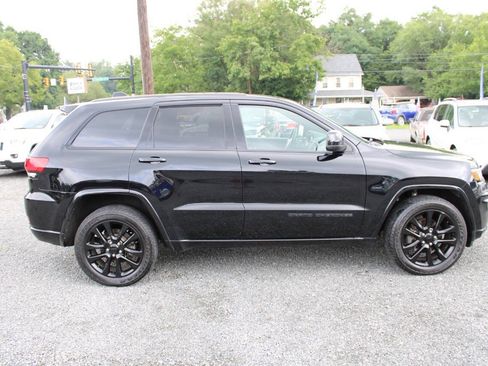 Used 2018 Jeep Grand Cherokee Altitude AWD/4WD image 6