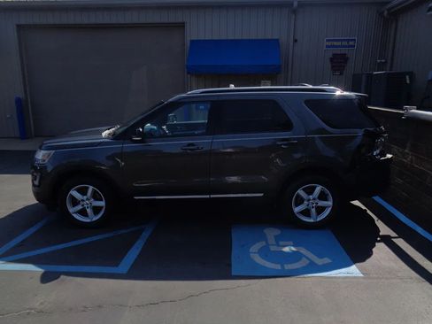 Used 2016 Ford Explorer XLT w/ Equipment Group 201A AWD/4WD image 4