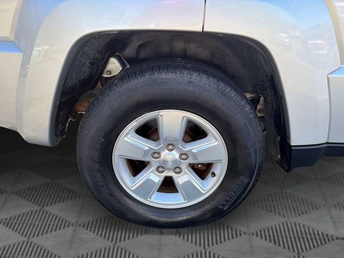 Used 2011 Jeep Liberty Sport image 32