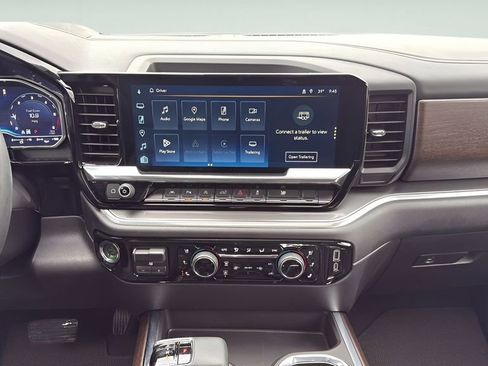 Used 2025 Chevrolet Silverado 1500 High Country w/ Technology Package image 17