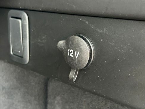 Used 2025 Land Rover Range Rover Velar Dynamic SE image 16