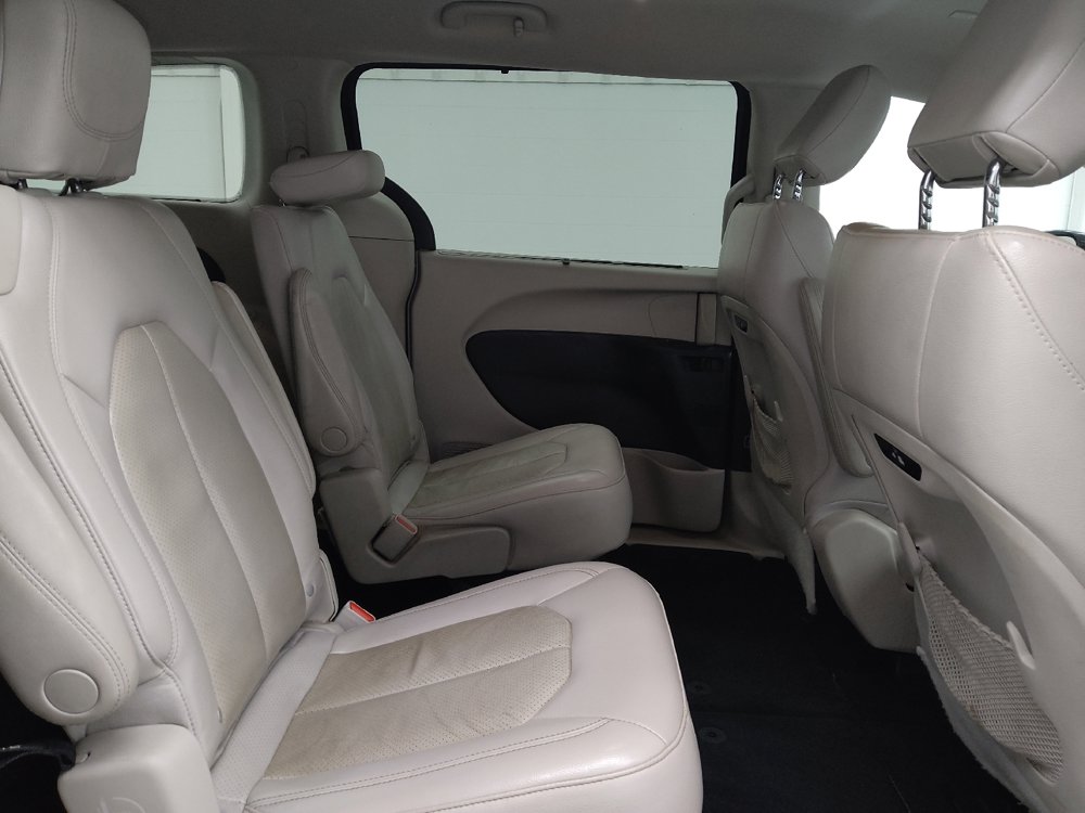 Used 2021 Chrysler Pacifica Touring-L FWD image 19