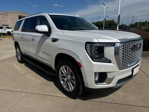 Used 2022 GMC Yukon XL Denali image 3