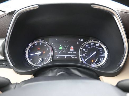 Used 2022 Toyota Highlander Platinum FWD image 14