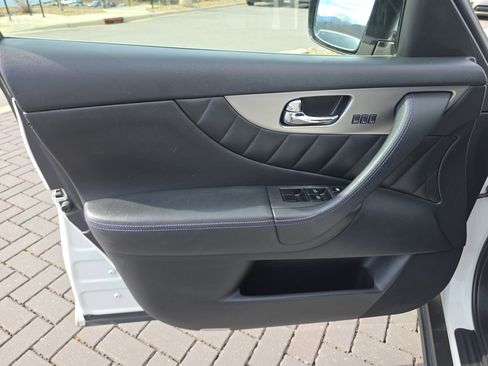 Used 2015 INFINITI QX70 AWD w/ Premium Package image 19