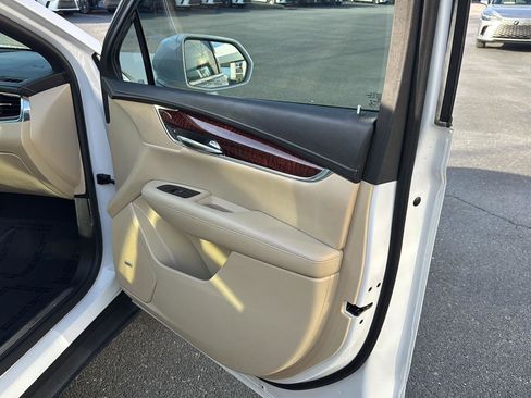 Used 2017 Cadillac XT5 Premium Luxury image 12