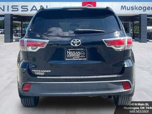 Used 2016 Toyota Highlander LE FWD image 6