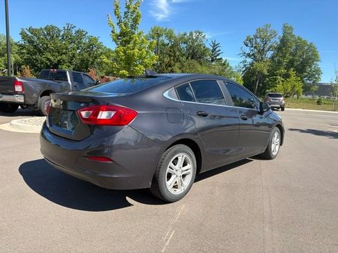 Used 2017 Chevrolet Cruze LT FWD image 5