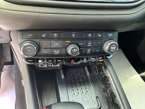 Used 2025 Dodge Durango R/T AWD/4WD image 22