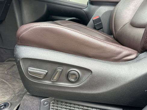 Used 2023 Toyota Sienna Platinum image 13