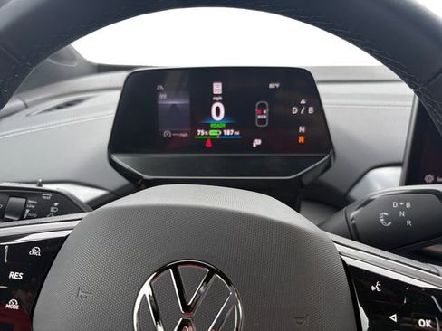New 2025 Volkswagen ID.4 Pro image 17