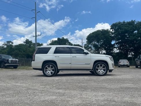 Used 2015 Cadillac Escalade Luxury AWD/4WD image 8