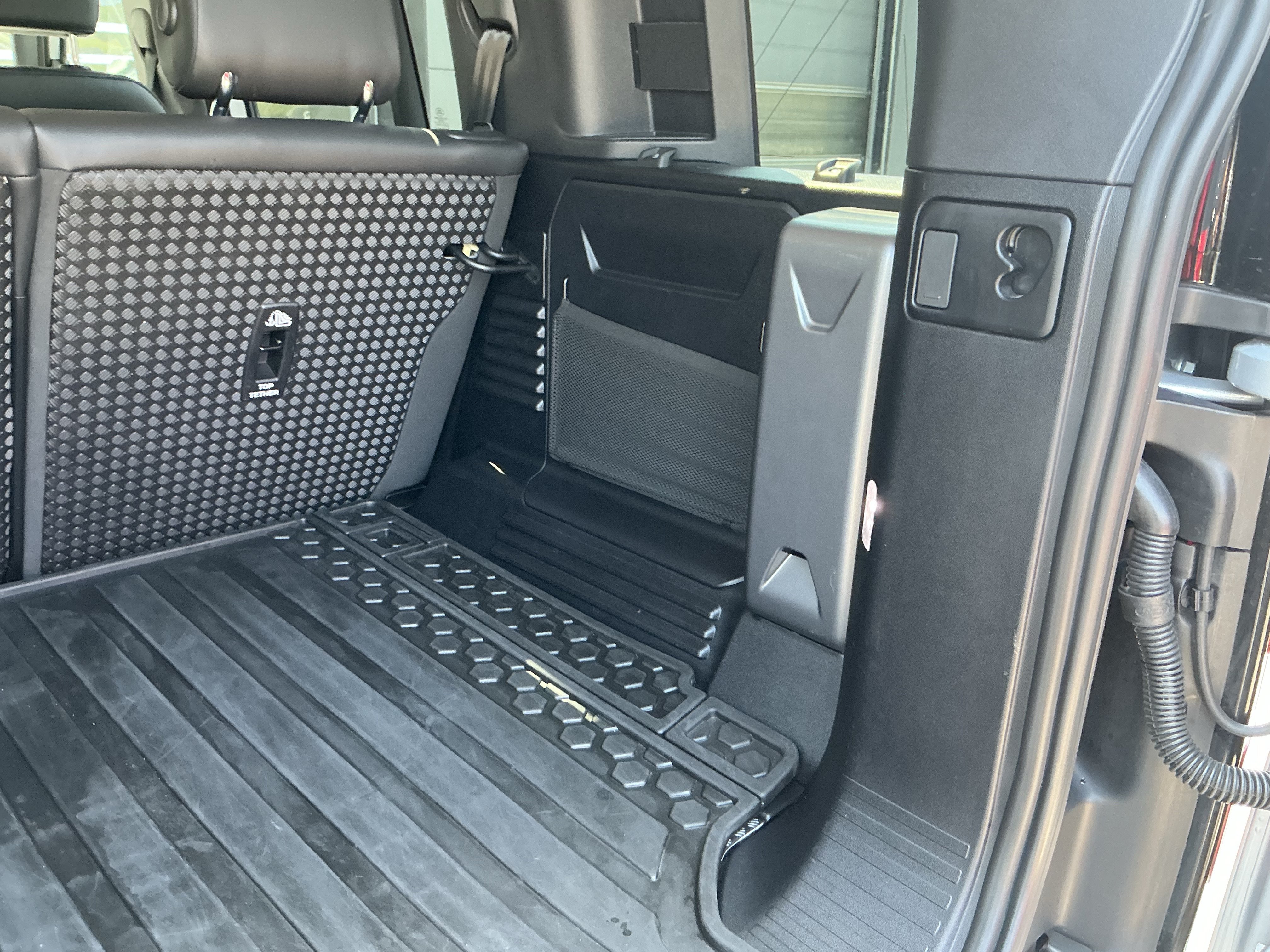 Certified 2024 Land Rover Defender 110 S AWD/4WD image 34