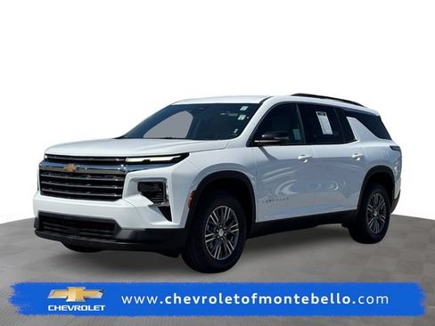 Certified 2026 Chevrolet Traverse LT w/ Driver Confidence Package FWD image 1