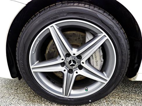 Used 2019 Mercedes-Benz E 300 4MATIC image 19