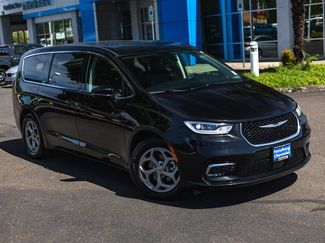 Used 2024 Chrysler Pacifica Limited FWD video 2