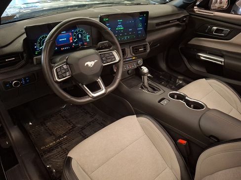 Used 2025 Ford Mustang Convertible RWD image 10