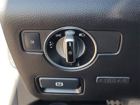 Used 2015 Mercedes-Benz SLK 250 image 24