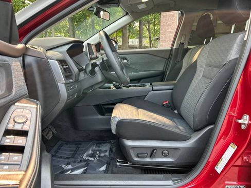 Used 2023 Nissan Rogue SV AWD/4WD image 14