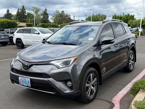 Used 2018 Toyota RAV4 XLE w/ Plus Extra Value Package AWD/4WD image 4