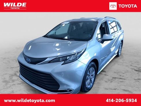 Certified 2024 Toyota Sienna XLE image 1