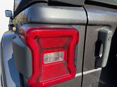 Certified 2022 Jeep Wrangler Unlimited Sahara w/ LED Lighting Group image 19