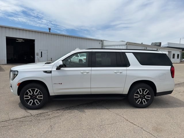 Used 2023 GMC Yukon XL AT4 w/ Technology Package AWD/4WD image 7