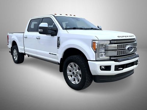 Used 2017 Ford F250 Platinum w/ Platinum Ultimate Package image 3