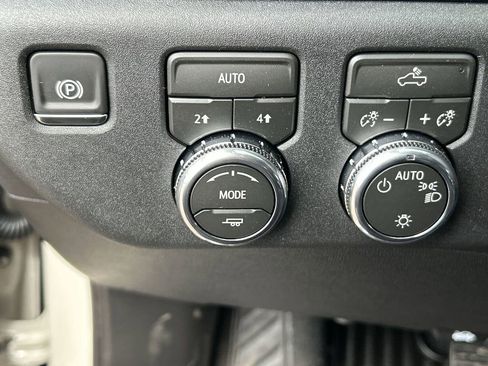 New 2026 GMC Sierra 1500 SLE AWD/4WD image 18